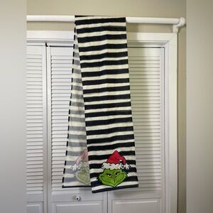Grinch table runner liner